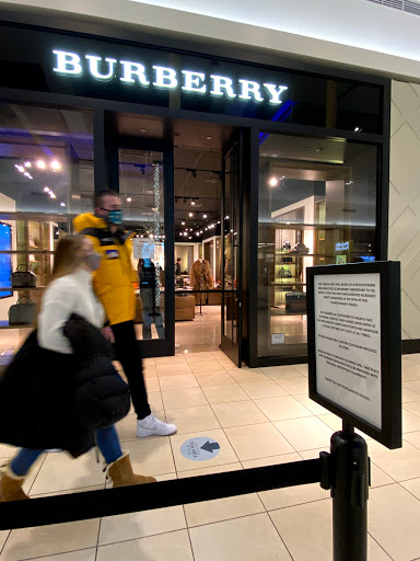 Clothing Store «Burberry Outlet», reviews and photos, 5220 Fashion Outlets Way, Rosemont, IL 60018, USA