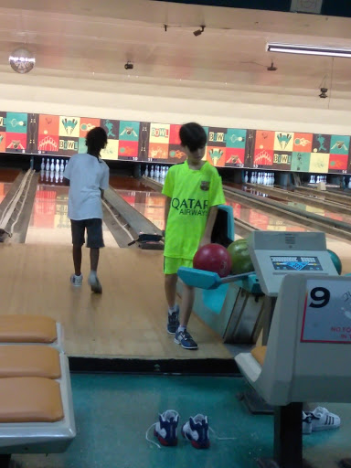 Bowling Alley «Holiday Bowling Center & Sports Bar», reviews and photos, 106 E Pembroke Rd, Hallandale Beach, FL 33009, USA