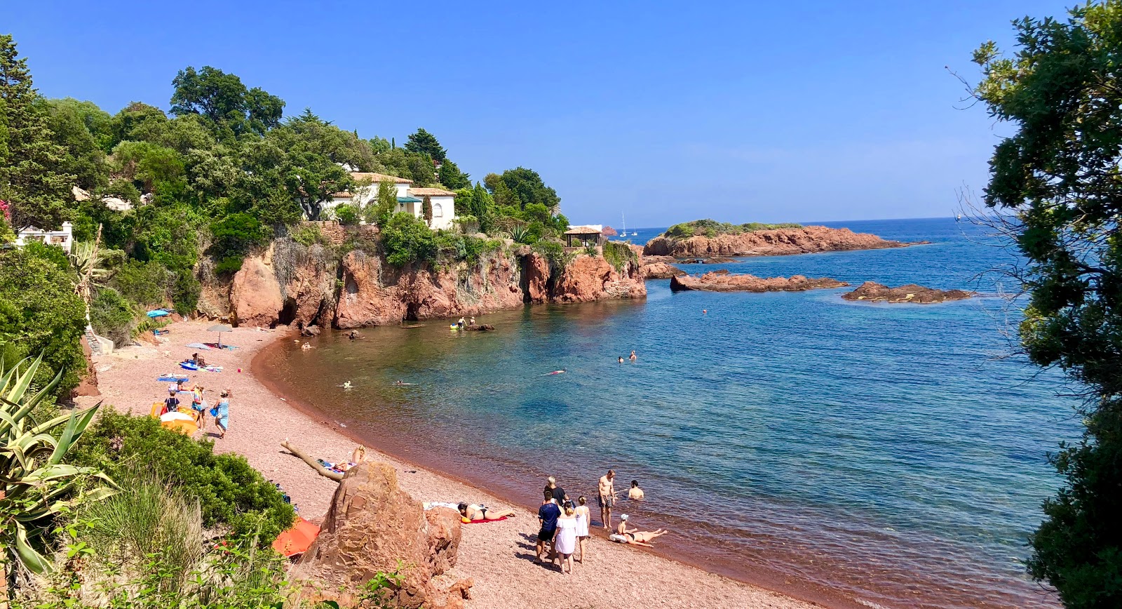 Foto von Beach Brieux mit beiger kiesel Oberfläche