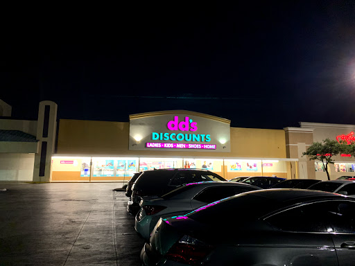 Shopping Mall «Horizon Park Shopping Center», reviews and photos, 3904 W Hillsborough Ave, Tampa, FL 33614, USA