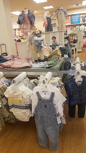 Shopping Mall «Gateway Shopping Center», reviews and photos, 221 E Swedesford Rd, Wayne, PA 19087, USA