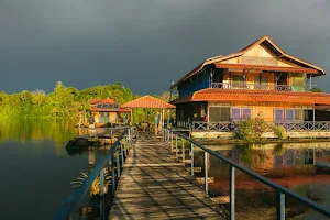 Floating Inn Uacari / Uakari Lodge image