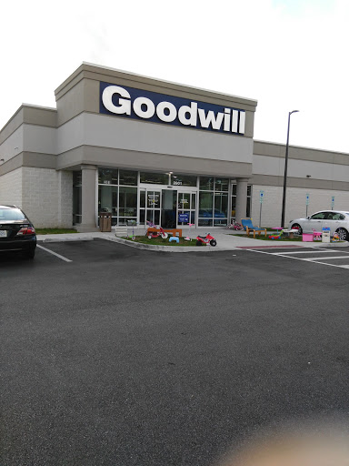 Thrift Store «Goodwill Suffolk Retail Store», reviews and photos, 2901 Godwin Blvd, Suffolk, VA 23434, USA