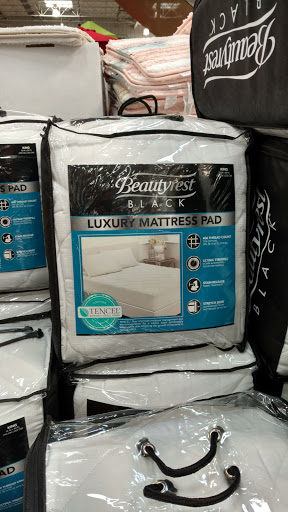 Shopping Mall «Argyle Square Shopping Center», reviews and photos, 8315 SW Jack Burns Blvd, Wilsonville, OR 97070, USA