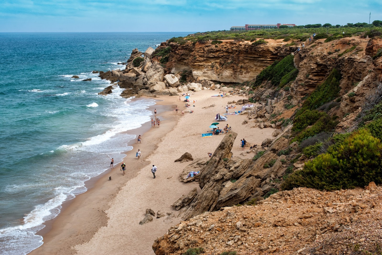 Foto de Cala del tio Juan Medina con bahía espaciosa