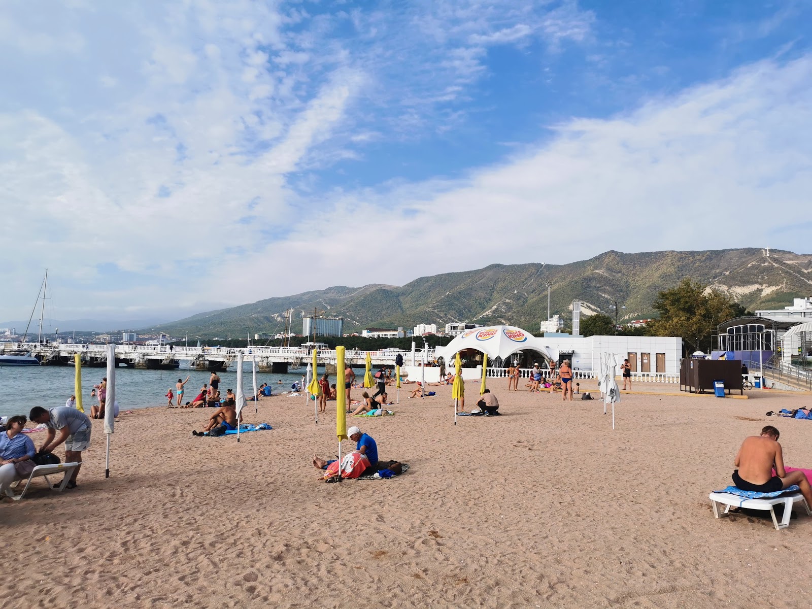 Photo de Gelendzhik beach avec un niveau de propreté de partiellement propre