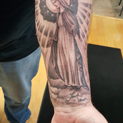 Tattoo Shop «Classic Tattoo», reviews and photos, 23900 Lorain Rd, North Olmsted, OH 44070, USA