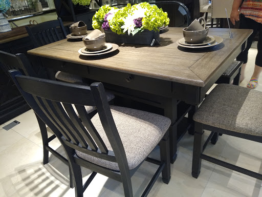 Shopping Mall «Vintage Faire Mall», reviews and photos, 3401 Dale Rd #483, Modesto, CA 95356, USA