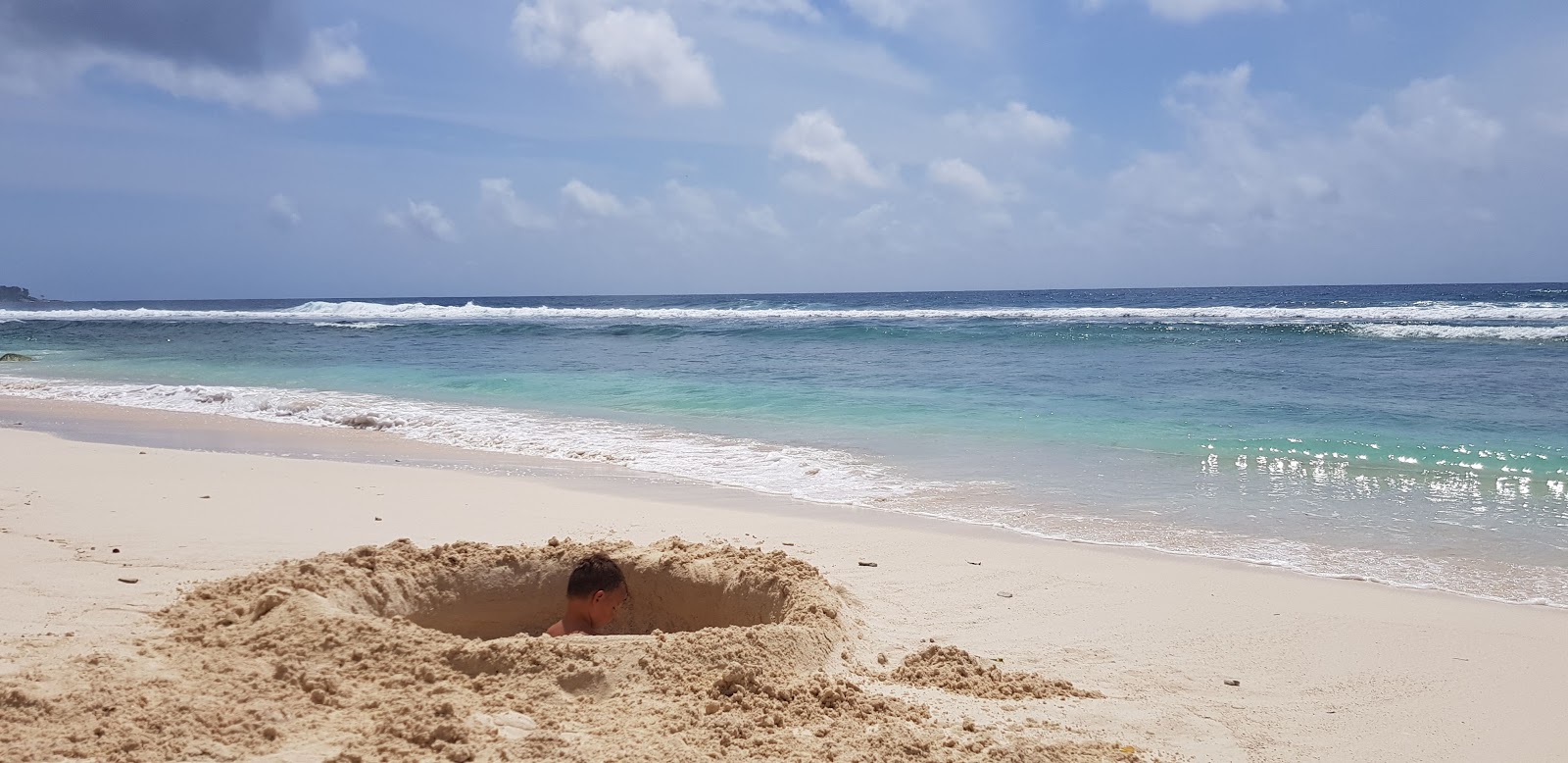 Foto van Anse Parnell Beach met turquoise puur water oppervlakte