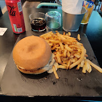 Plats et boissons du Restaurant de hamburgers Les Burgers de Colette - Toulouse - n°4