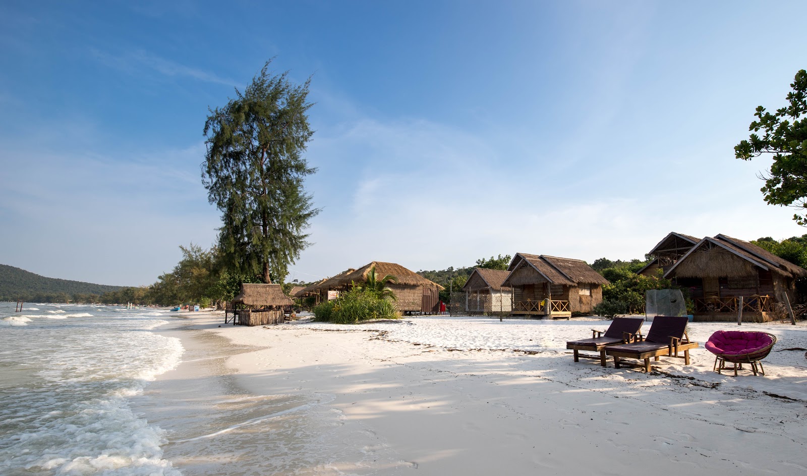 Foto de Koh Rong Samloem Beach com água cristalina superfície