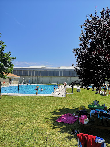 Piscina Municipal de San Felices de Buelna en Rivero, Cantabria