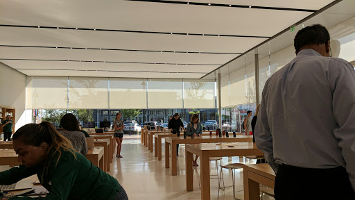 Computer Store «Apple MarketStreet», reviews and photos, 1220 Market St, Lynnfield, MA 01940, USA