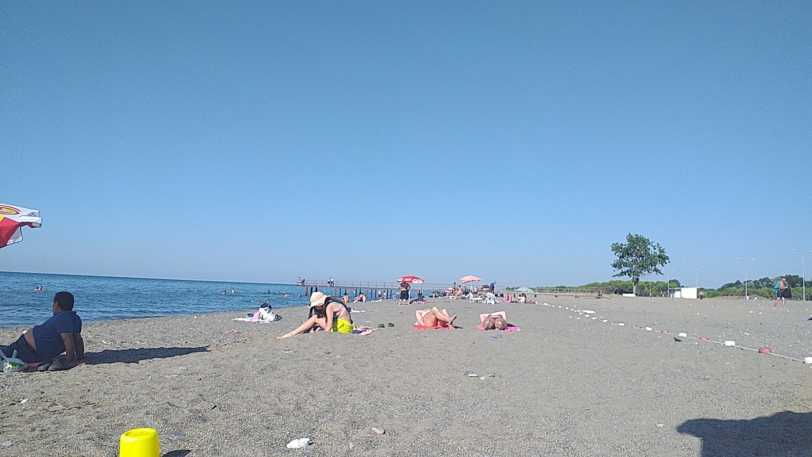 Foto di Geyikkosan Sahili con una superficie del sabbia grigia