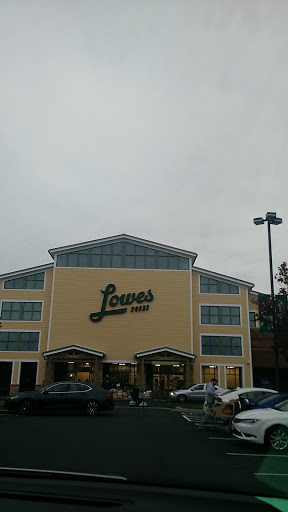 Grocery Store «Lowes Foods», reviews and photos, 1581 New Garden Rd, Greensboro, NC 27410, USA
