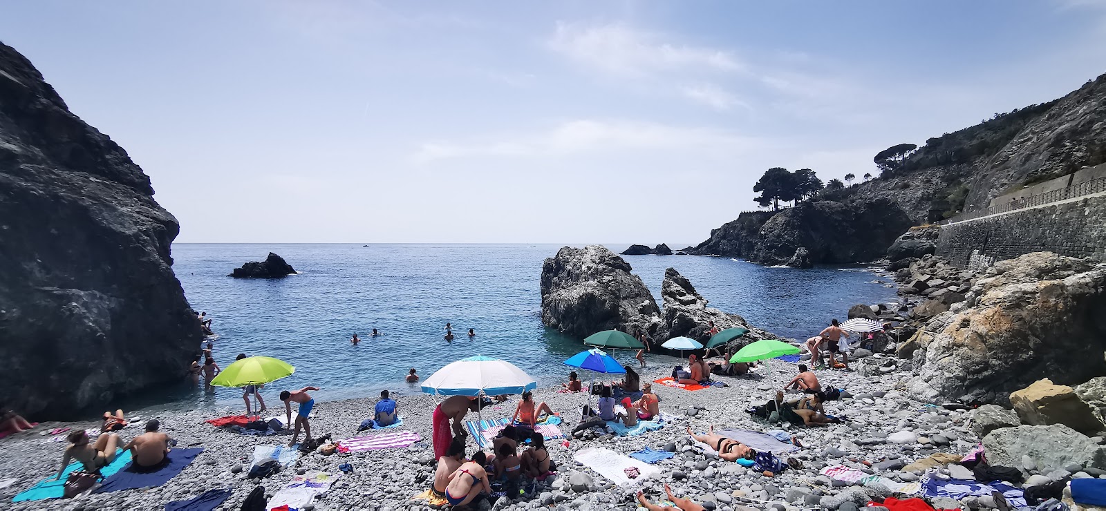 Photo de Spiaggia Bonassola avec un rivage spacieux