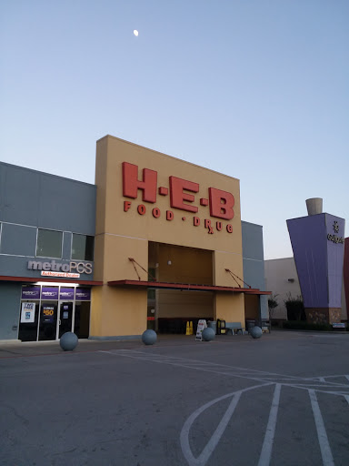 Grocery Store «H-E-B Grocery», reviews and photos, 3111 Woodridge Cove Dr Suite 500, Houston, TX 77087, USA