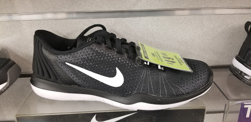 Sporting Goods Store «Big 5 Sporting Goods - Chino Hills», reviews and photos, 3975 Grand Ave, Chino, CA 91710, USA