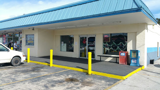 Laundromat «A Laundromat of Merritt Island ( 24 HR COIN LAUNDRY )», reviews and photos, 490 N Courtenay Pkwy, Merritt Island, FL 32953, USA