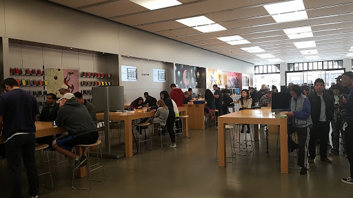 Computer Store «Apple Pasadena», reviews and photos, 54 W Colorado Blvd, Pasadena, CA 91105, USA