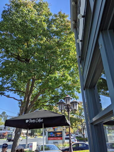 Shopping Mall «Lyon Village Shopping Center», reviews and photos, 2580 Fair Oaks Blvd, Sacramento, CA 95825, USA