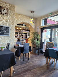 Atmosphère du Hôtel et Restaurant le petit roche à Serrières - n°9