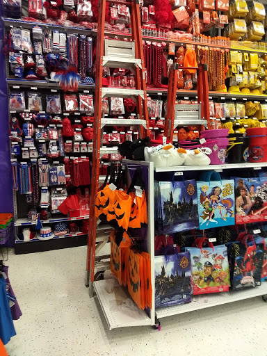 Shopping Mall «Central Plaza Shopping Center», reviews and photos, 2550 Central Park Ave, Yonkers, NY 10710, USA