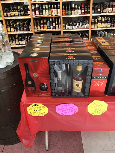 Liquor Store «White Center Liquor», reviews and photos, 9822 15th Ave SW, Seattle, WA 98106, USA