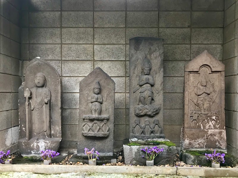 稲荷神社と庚申塔・地藏堂