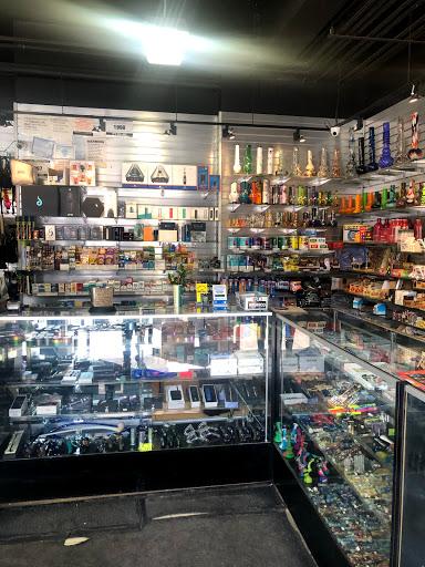 Tobacco Shop «Smoke Shop», reviews and photos, 1920 W North Ave, Chicago, IL 60622, USA