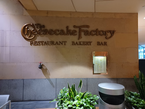 Restaurant «The Cheesecake Factory», reviews and photos, 15301 Ventura Blvd, Sherman Oaks, CA 91403, USA