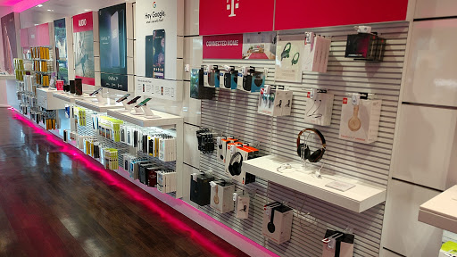 Cell Phone Store «T-Mobile», reviews and photos, 12603 Biscayne Blvd, North Miami, FL 33181, USA