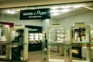 SiLVER COURT image