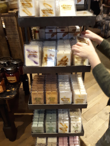 Sporting Goods Store «Bass Pro Shops», reviews and photos, 6425 Daniel Burnham Dr, Portage, IN 46368, USA