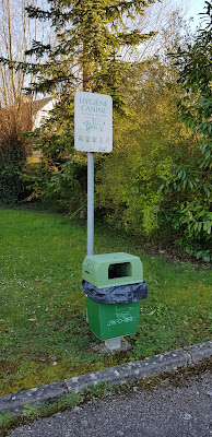 Distributeur sacs déjections canines à Marly