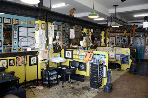 Tattoo Shop «Charmed Life Tattoo», reviews and photos, 754 N Limestone, Lexington, KY 40508, USA