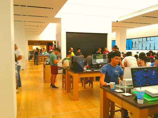 Computer Store «Microsoft Store», reviews and photos, 5015 Westheimer Rd A2421, Houston, TX 77056, USA