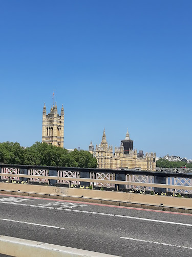Comments and reviews of Lambeth Bridge