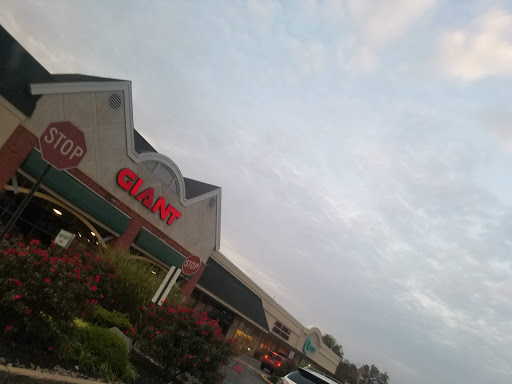 Shopping Mall «Lincoln Court Shopping Center», reviews and photos, 215 Lancaster Ave, Frazer, PA 19355, USA