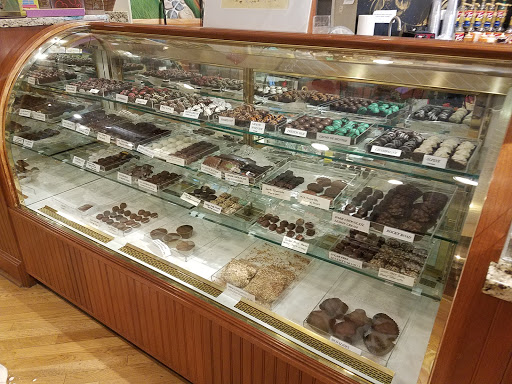 Book Store «Read Between the Lynes», reviews and photos, 111 E Van Buren St, Woodstock, IL 60098, USA