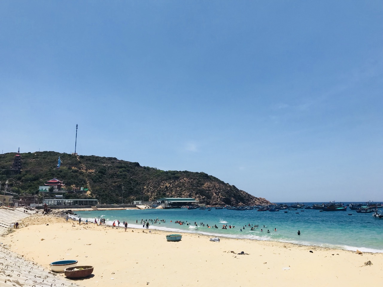 Xuong Ly Beach的照片 带有碧绿色纯水表面
