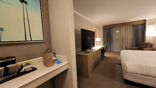 Hotel «DoubleTree by Hilton Irvine Spectrum», reviews and photos, 90 Pacifica, Irvine, CA 92618, USA