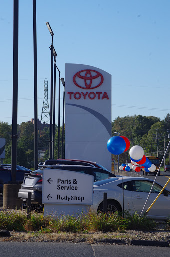 Toyota Dealer «Middletown Toyota», reviews and photos, 634 Newfield St, Middletown, CT 06457, USA