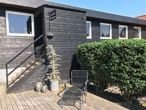 Frisør hvid Junker in Skanderborg, Skanderborg