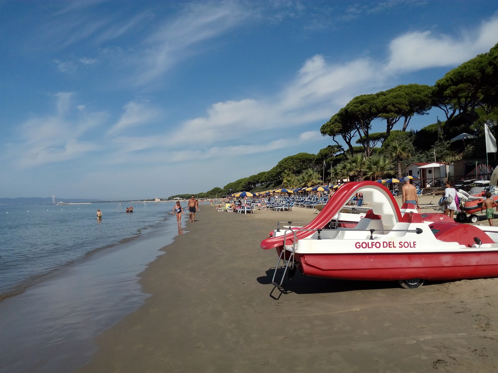 Foto van Spiaggia Golfo del Sole met recht en lang