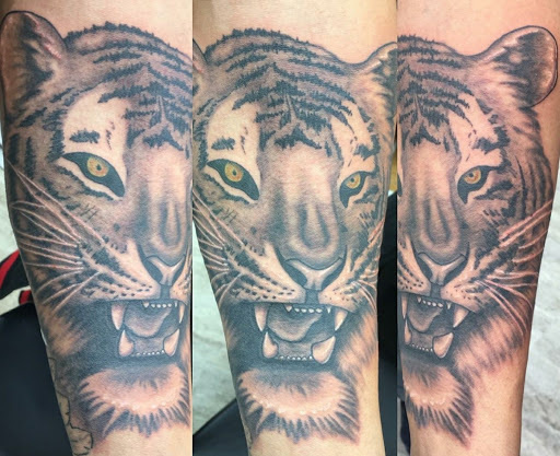 Tattoo Shop «Crazy Lady Ink», reviews and photos, 205 Lewis St S, Shakopee, MN 55379, USA