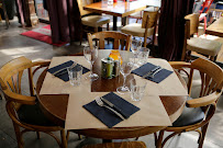 Atmosphère du Restaurant français Le Café de la Place à Saint-Rémy-de-Provence - n°6