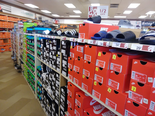 Shoe Store «Famous Footwear», reviews and photos, 10500 Ulmerton Rd, Largo, FL 33771, USA
