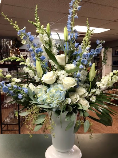 Anderson Divine Floral Designs, 8455 Beechmont Ave, Cincinnati, OH 45255, USA, 