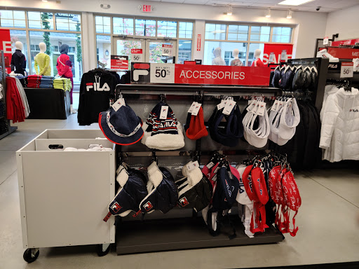 Shopping Mall «Gloucester Premium Outlets», reviews and photos, 100 Premium Outlets Dr, Blackwood, NJ 08012, USA